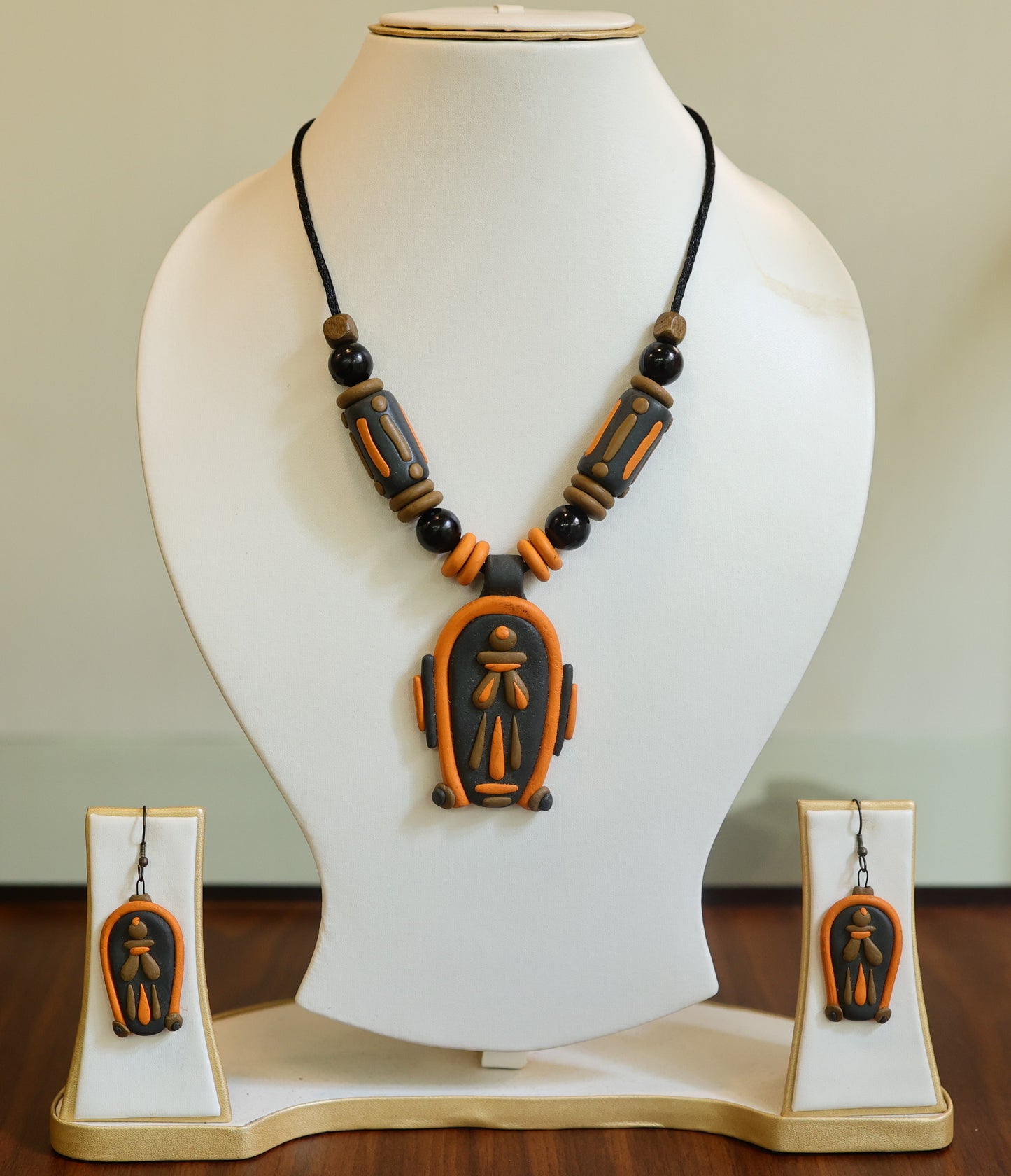 Niva Poly Ceramic Necklace & Earring set