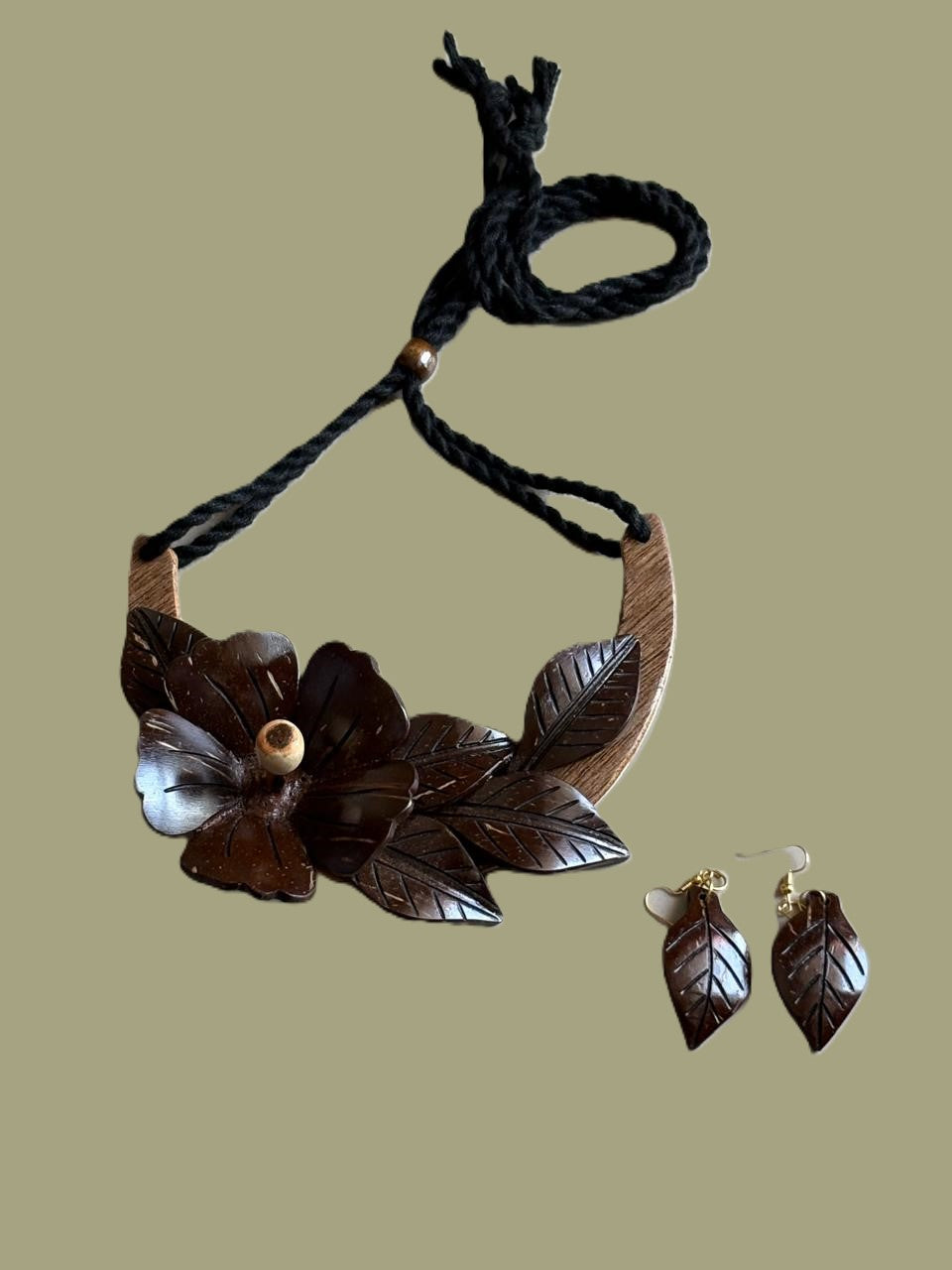 Miraya Coco Shell Necklace & Earring set
