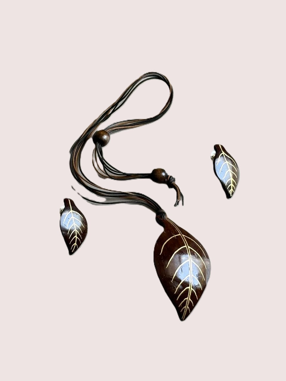 Tavishi Coco Shell Necklace & Earring set