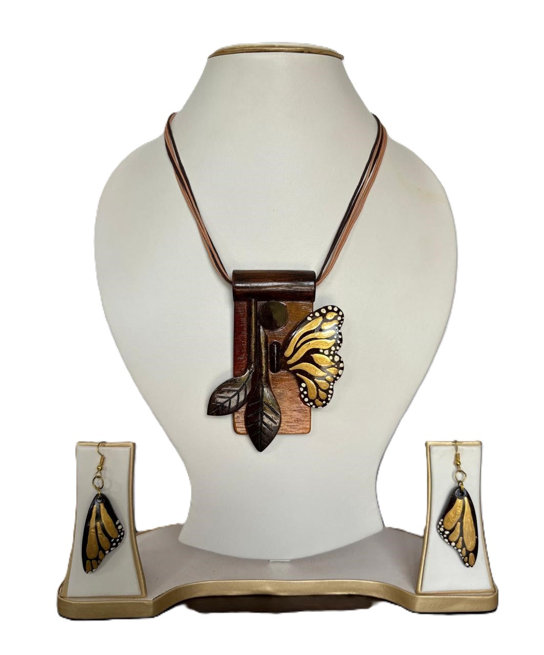Navika Coco Shell Necklace & Earring set