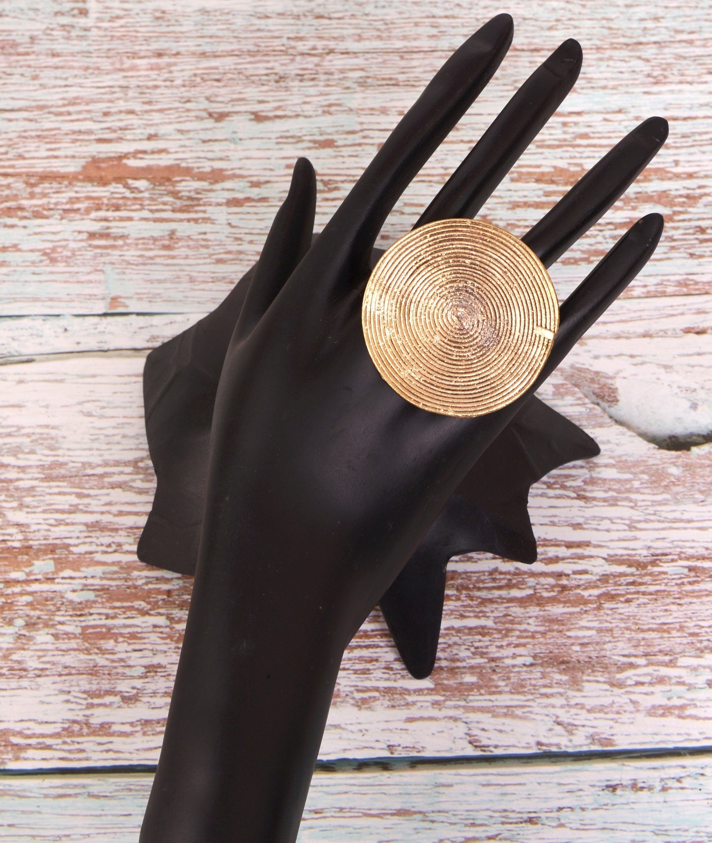 Akshi Dokra Finger Ring