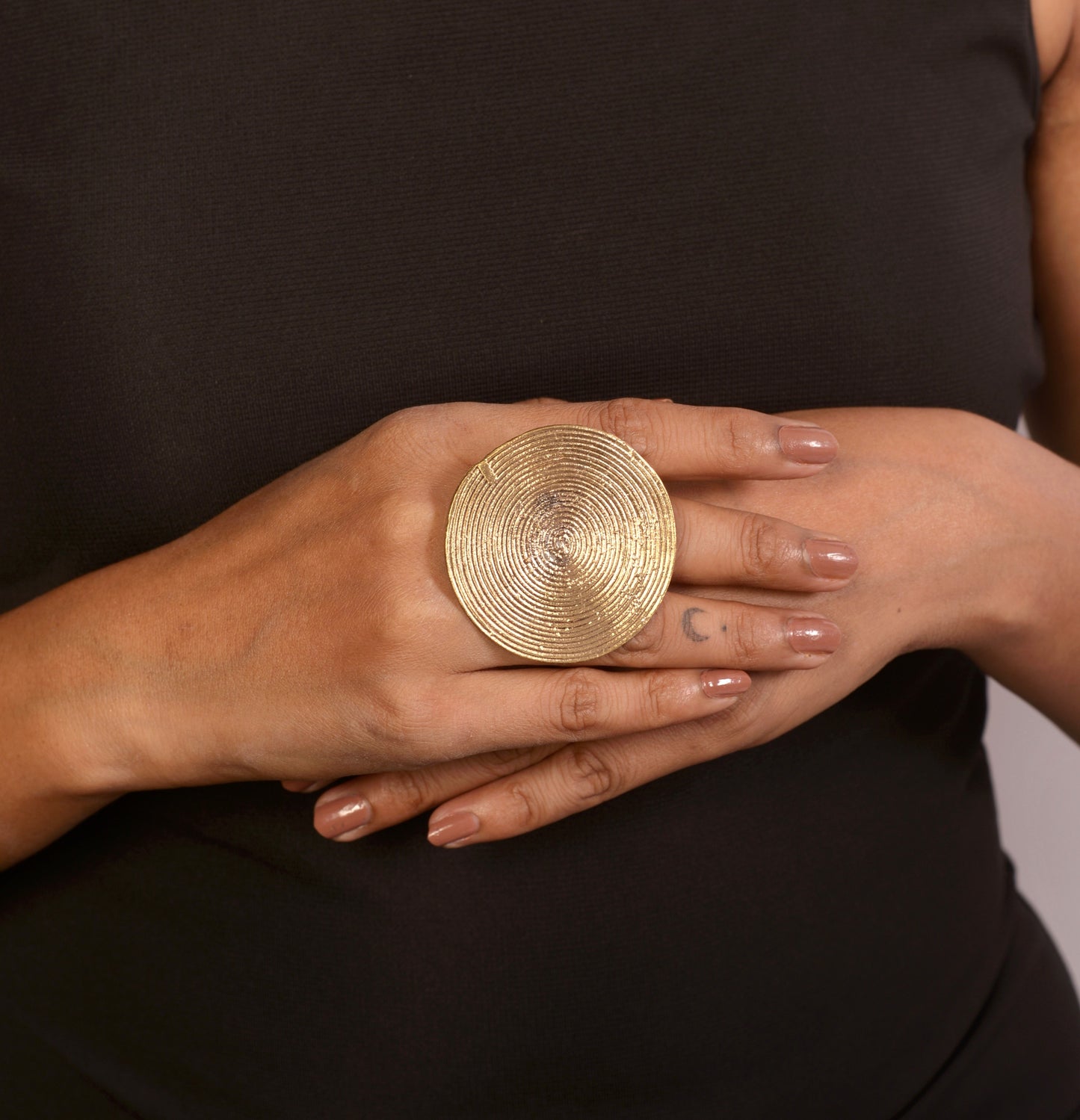 Akshi Dokra Finger Ring