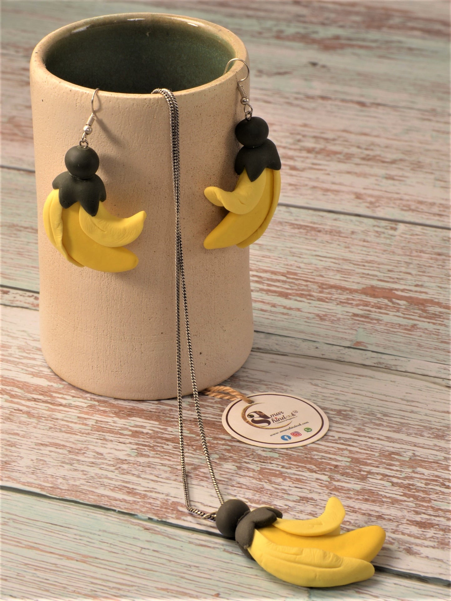 Parna Palash Clay Pendant & Earring set