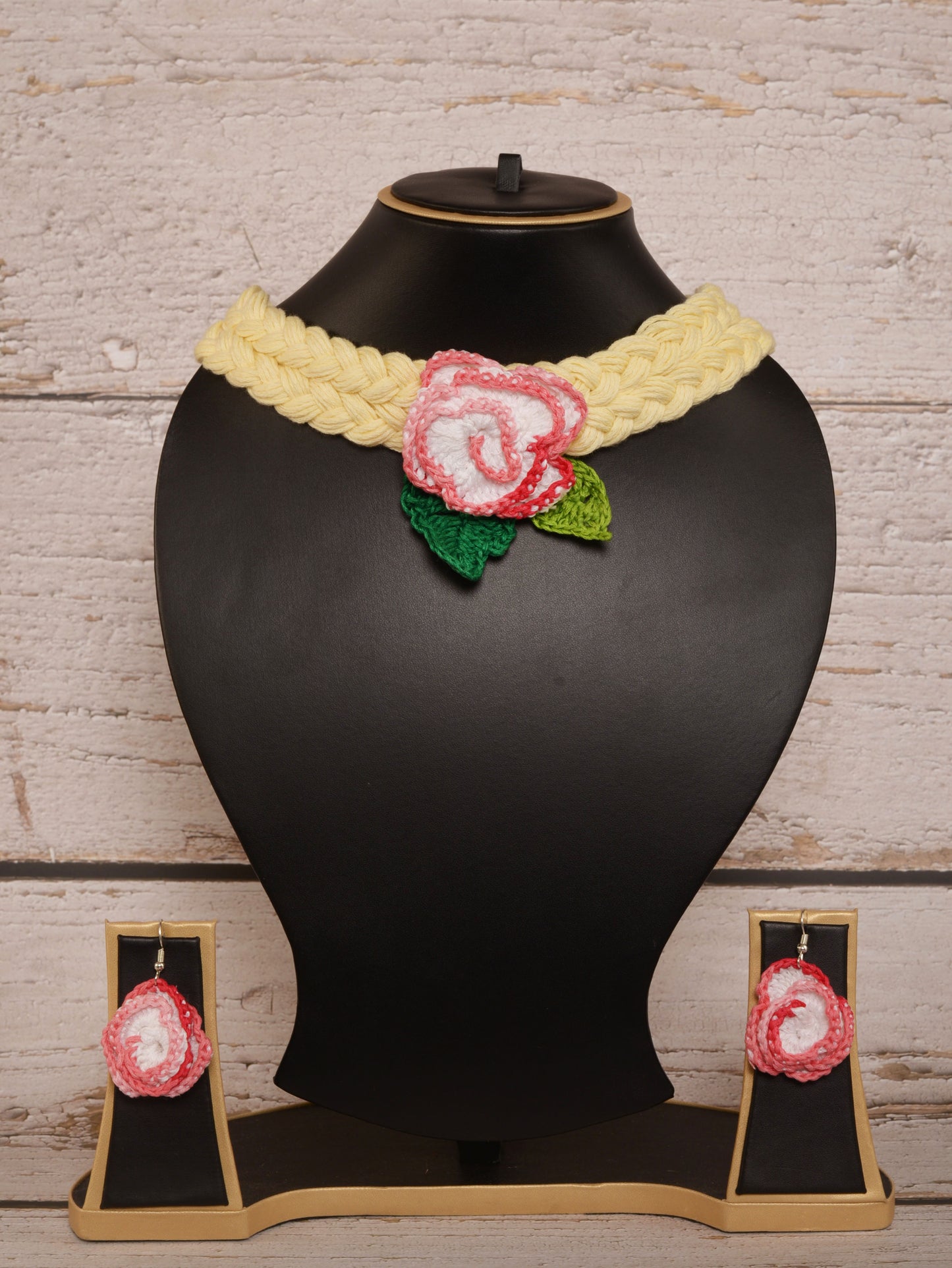 Aarti Crochet Necklace & Earrings set