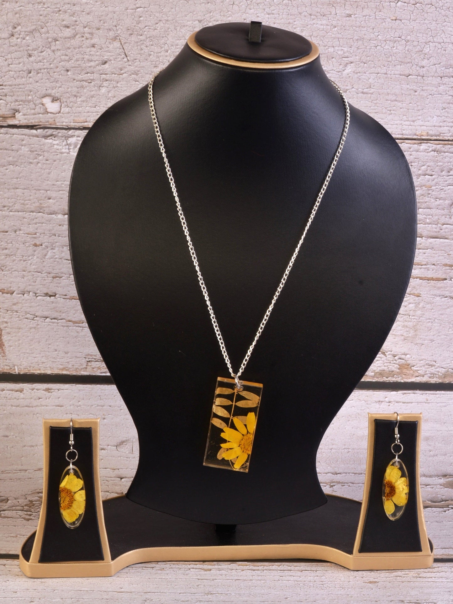 Olivia Resin Pendant & Earrings set