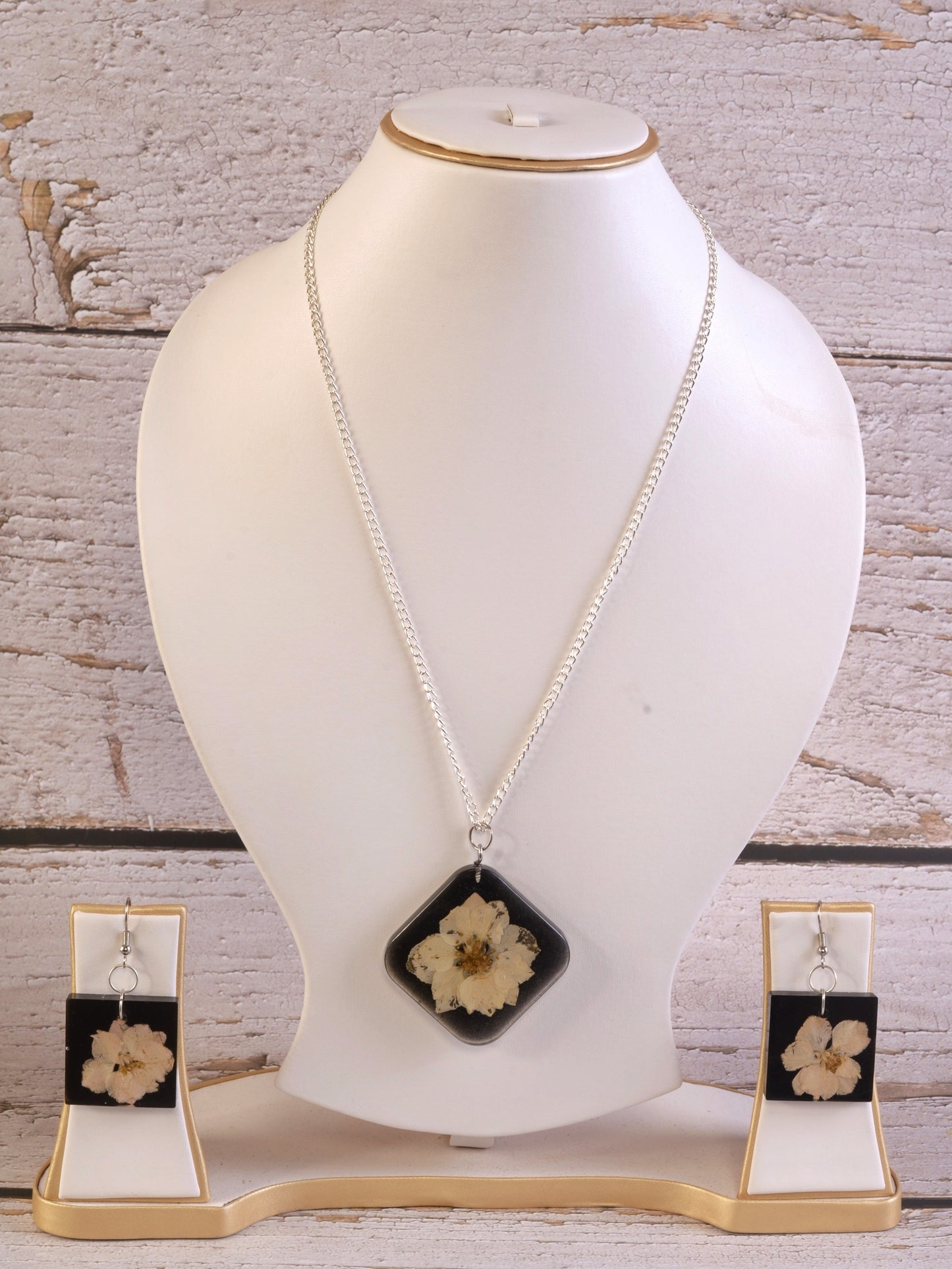 Sophia Resin Pendant & Earrings set