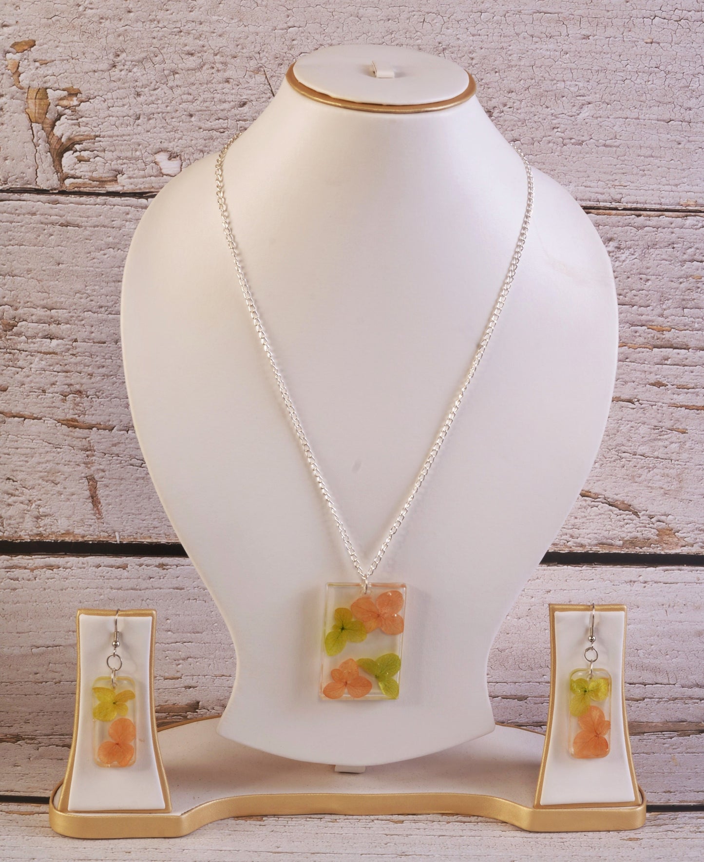 Dorothy Resin Pendant & Earrings set