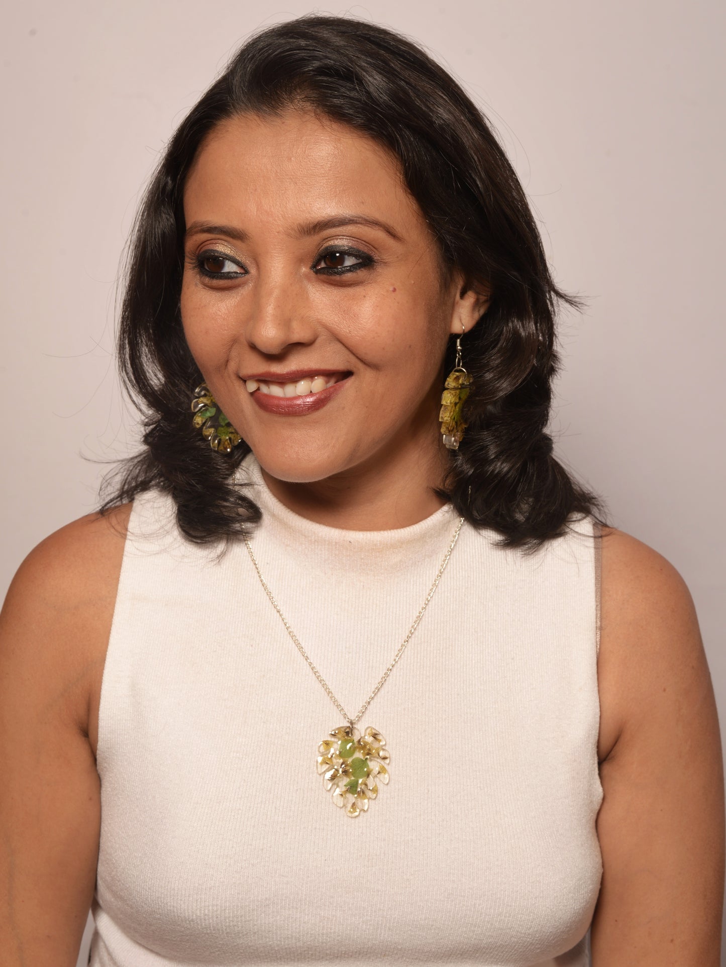 Mary Resin Pendant & Earrings set