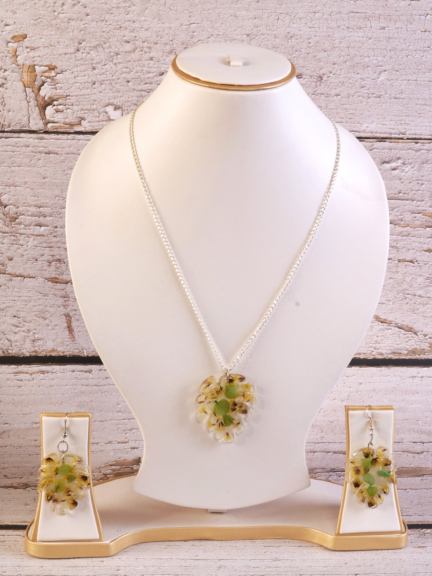 Mary Resin Pendant & Earrings set