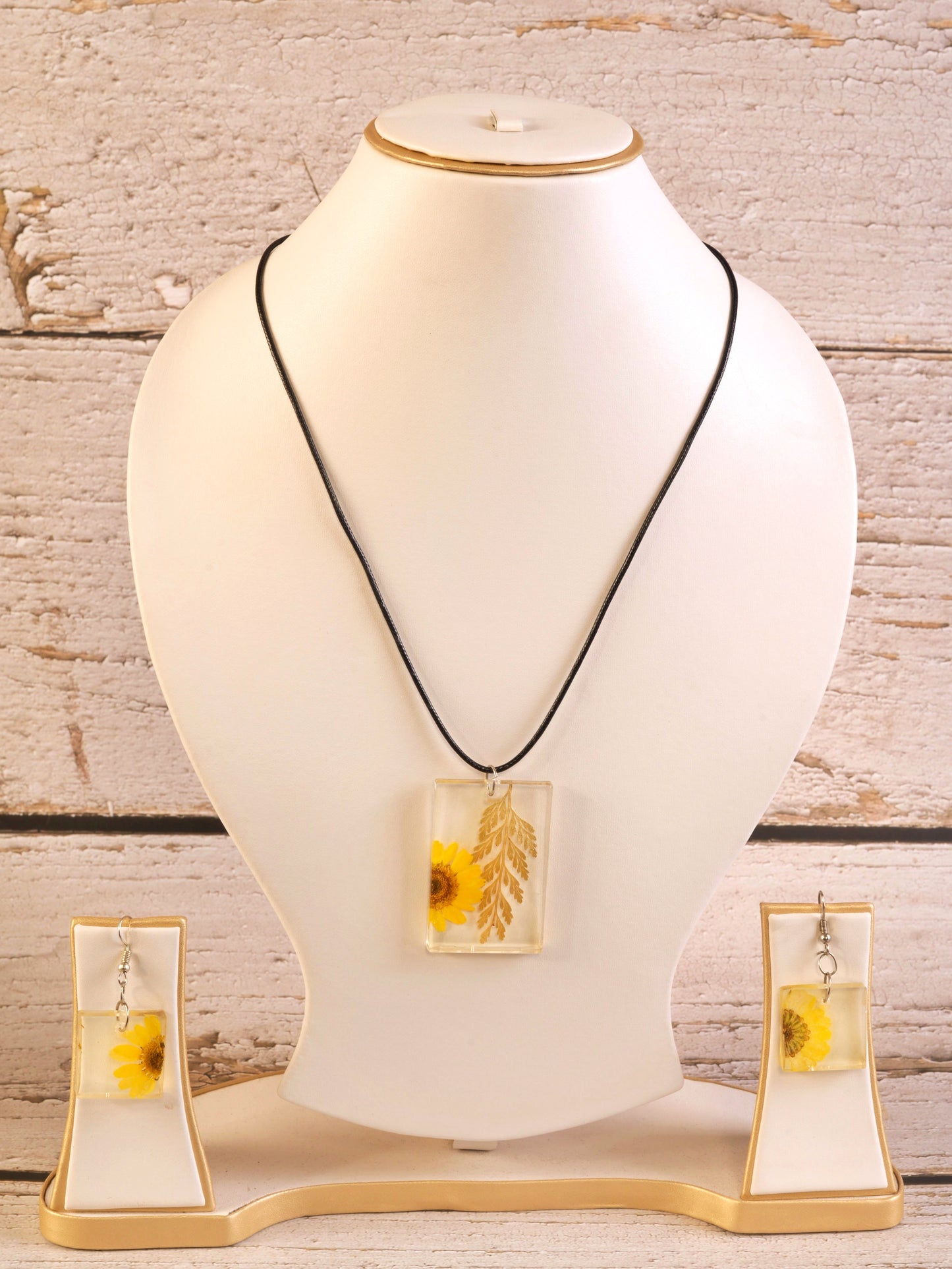 Kim Resin Pendant & Earrings set