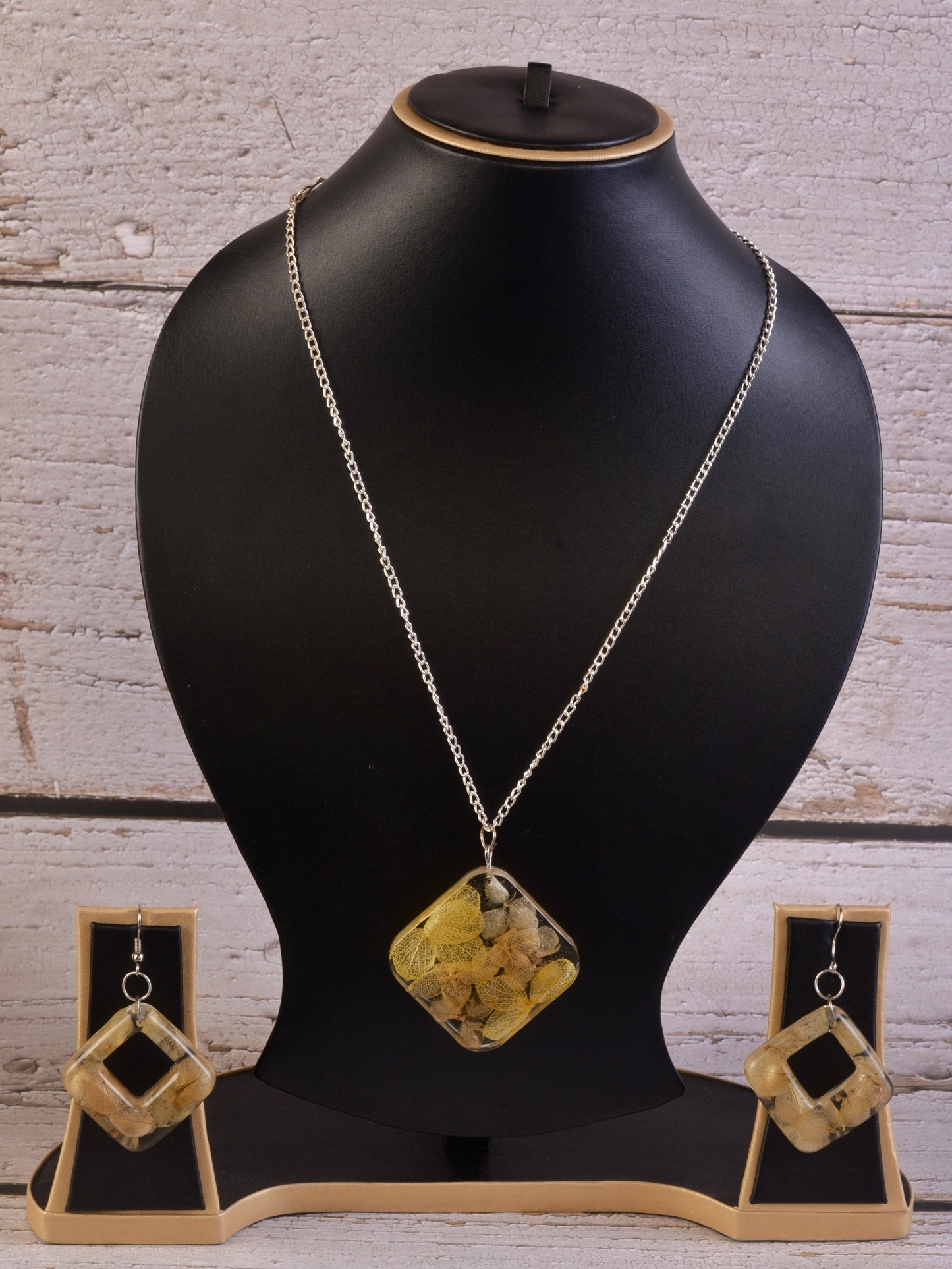 Angela Resin Pendant & Earrings set