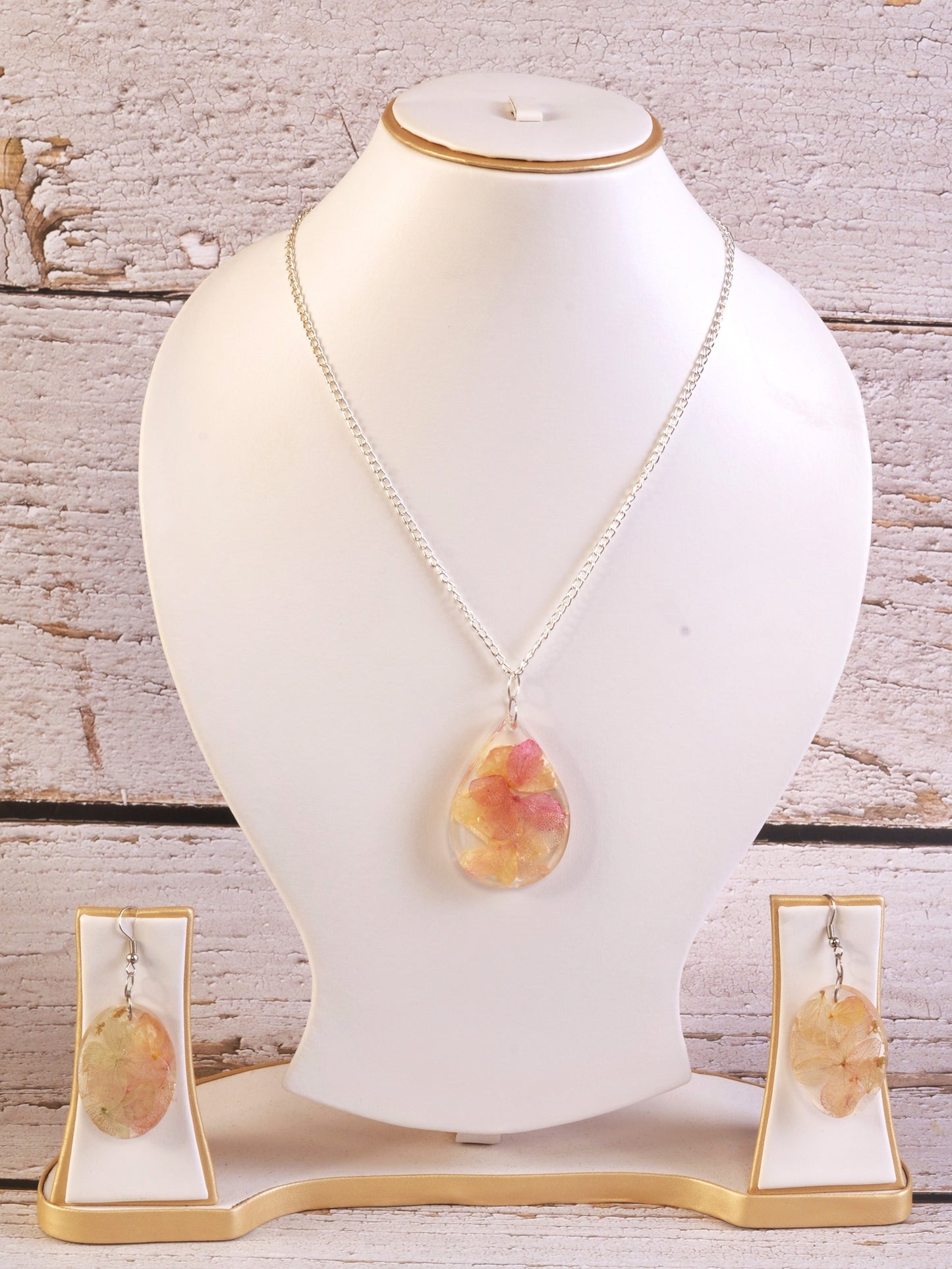 Cynthia Resin Pendant & Earrings set