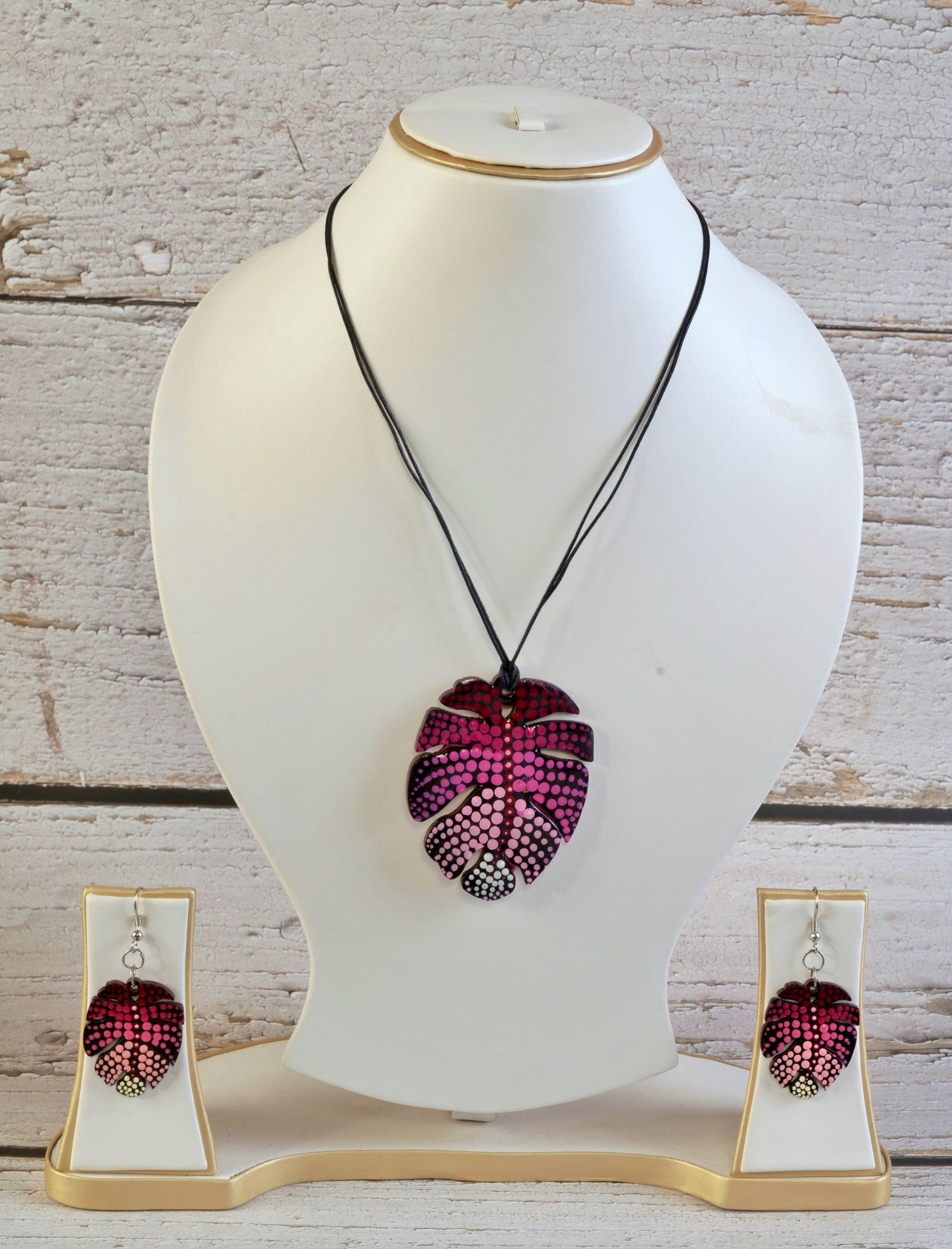 Liya Mandala Pendant & Earrings set