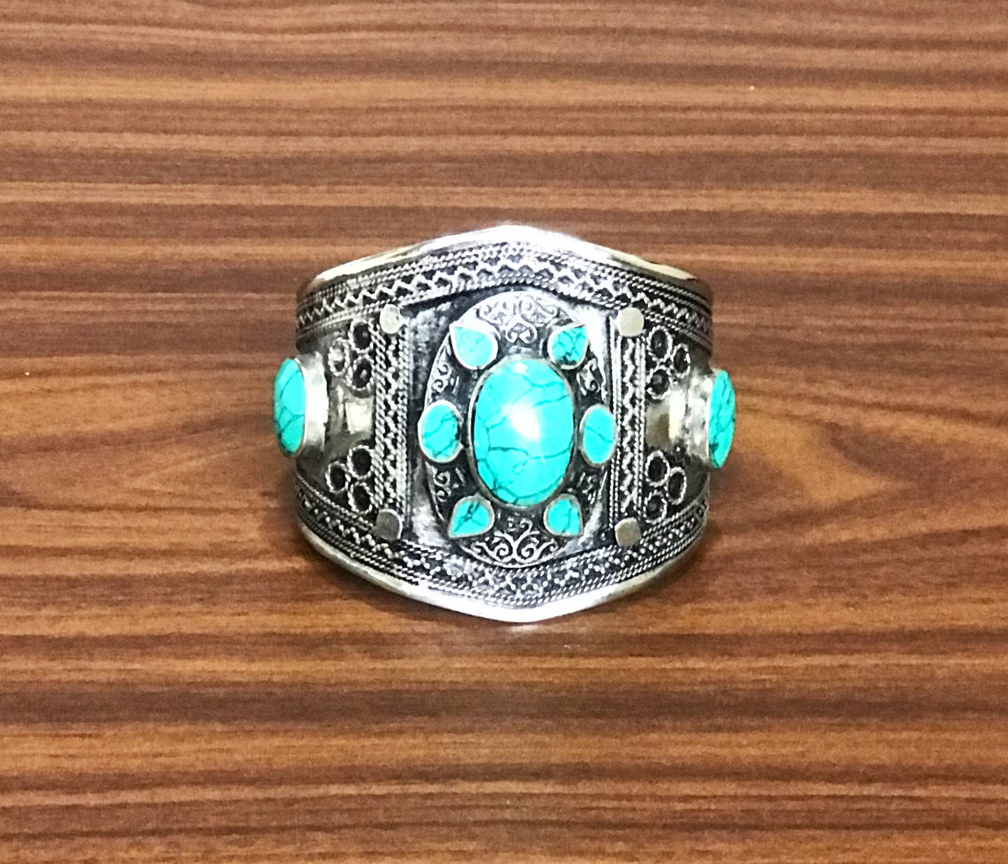 Elmira Turkmeni Handcuff