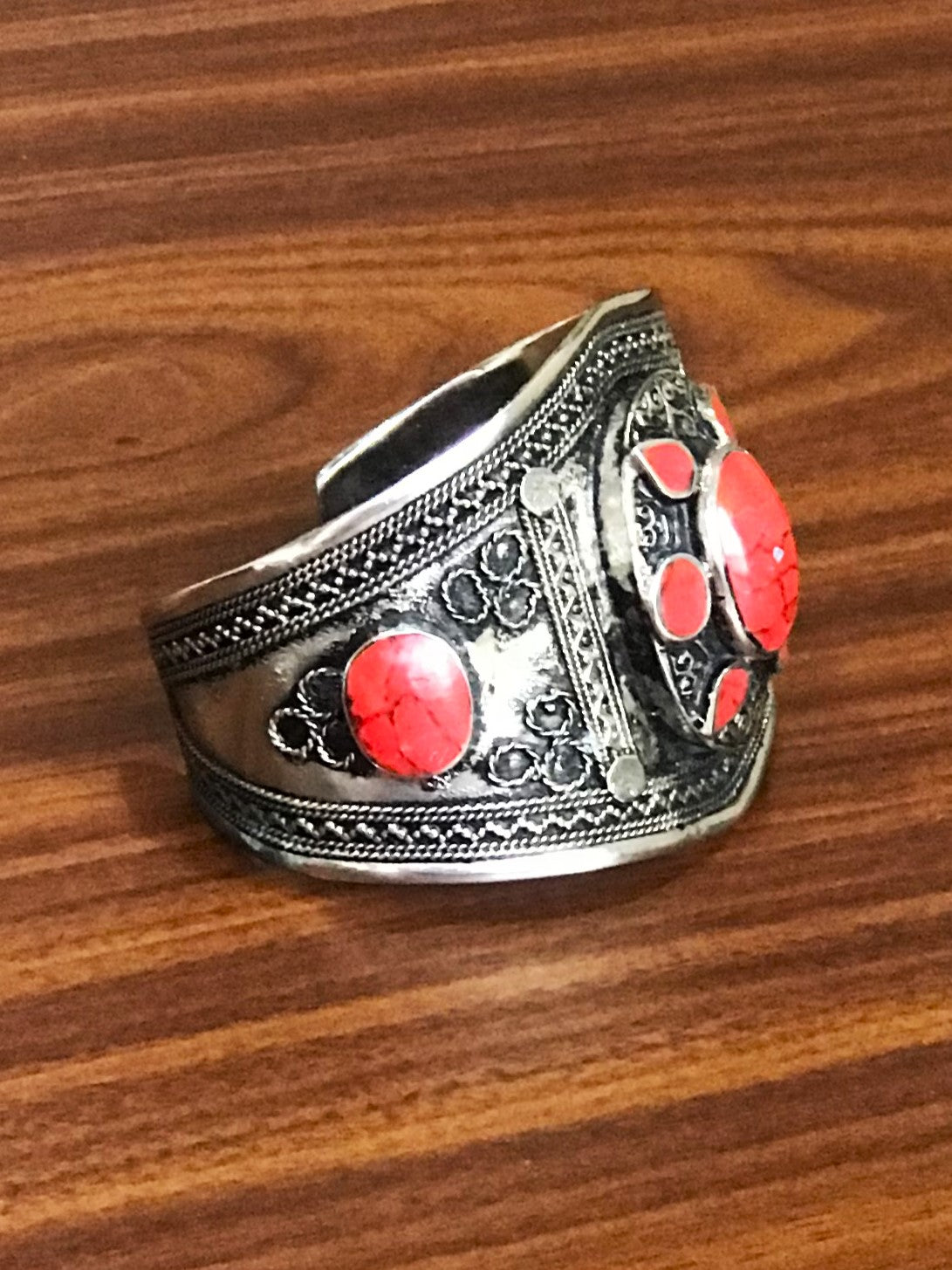 Fariza Turkmeni Handcuff