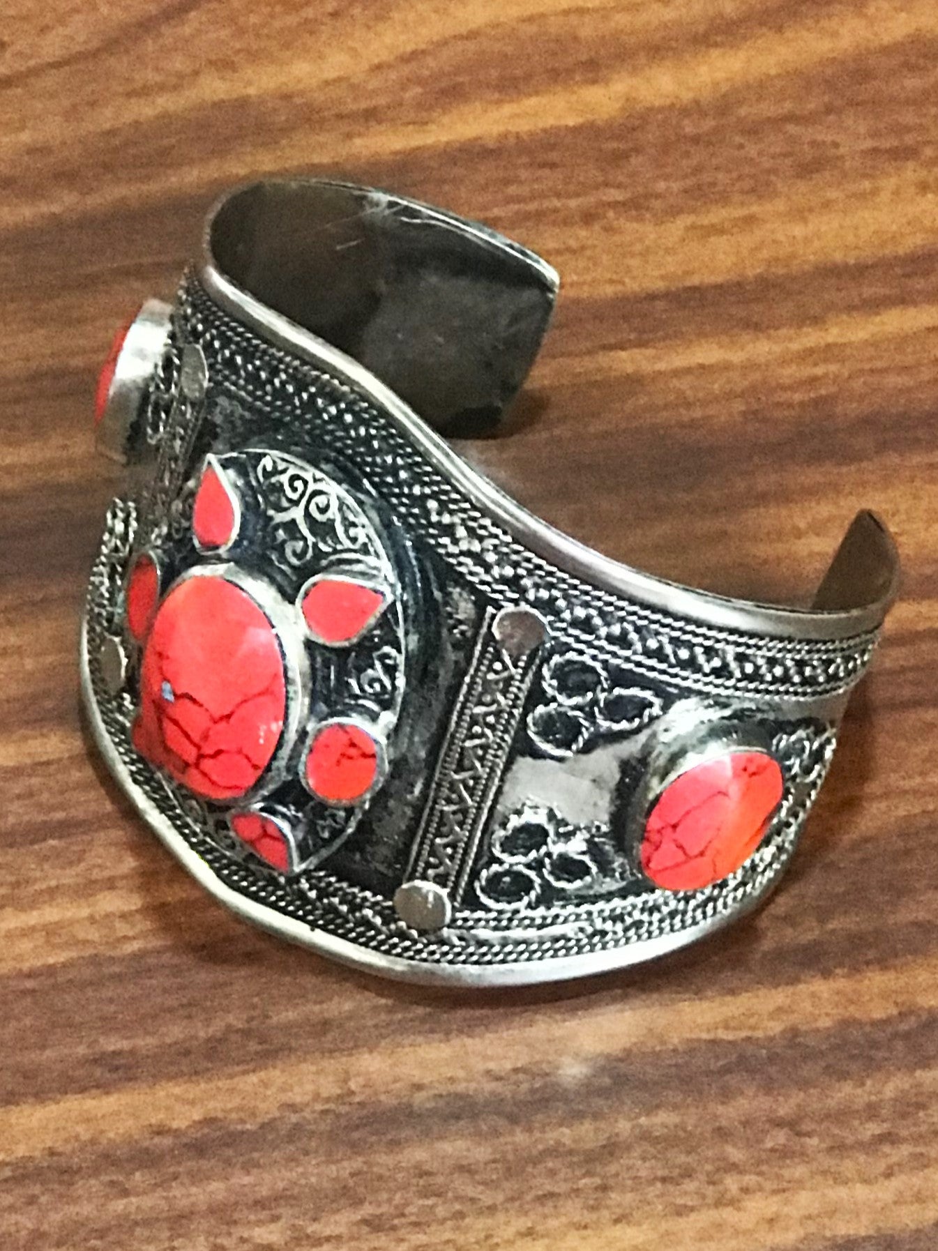 Fariza Turkmeni Handcuff