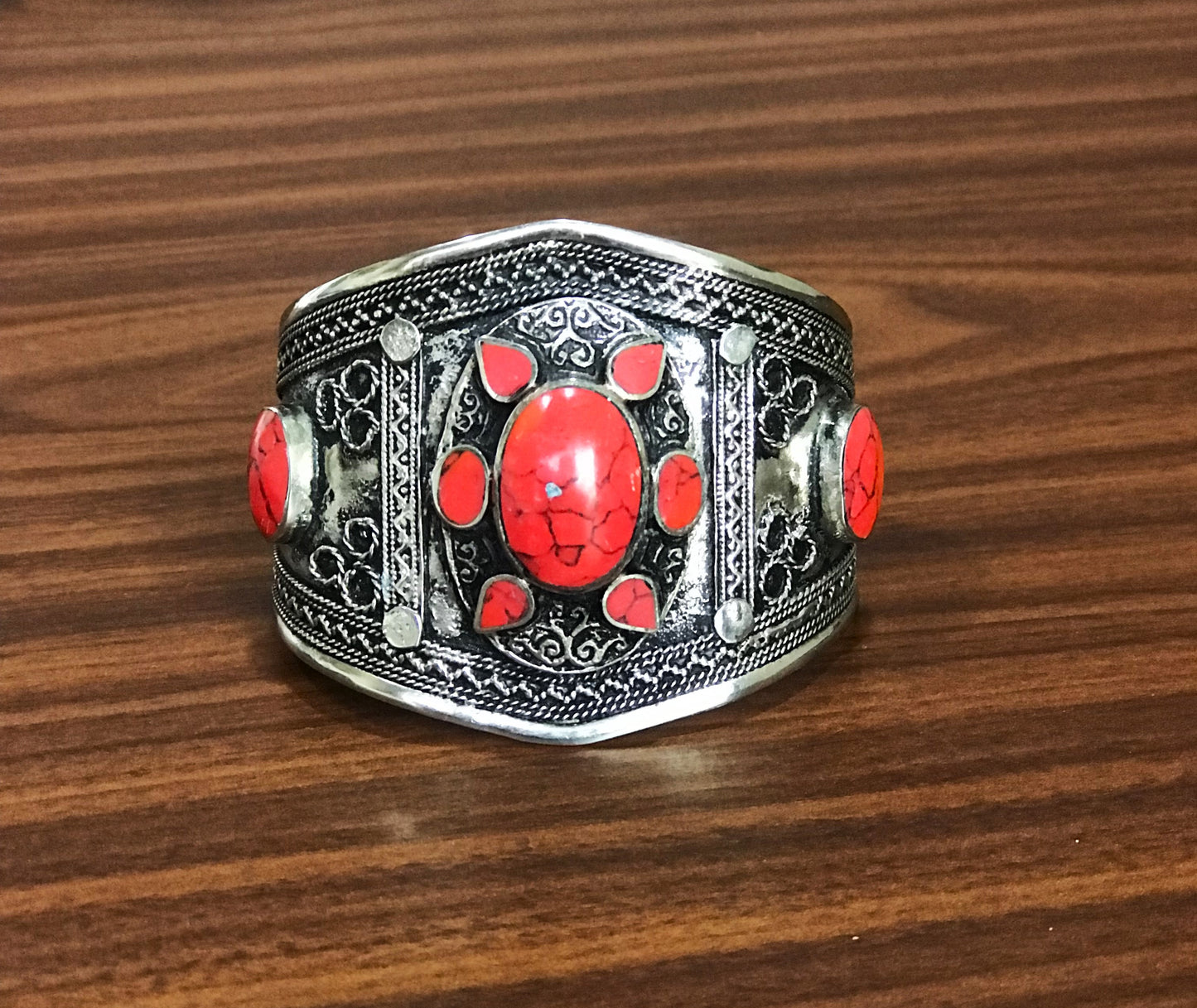 Fariza Turkmeni Handcuff