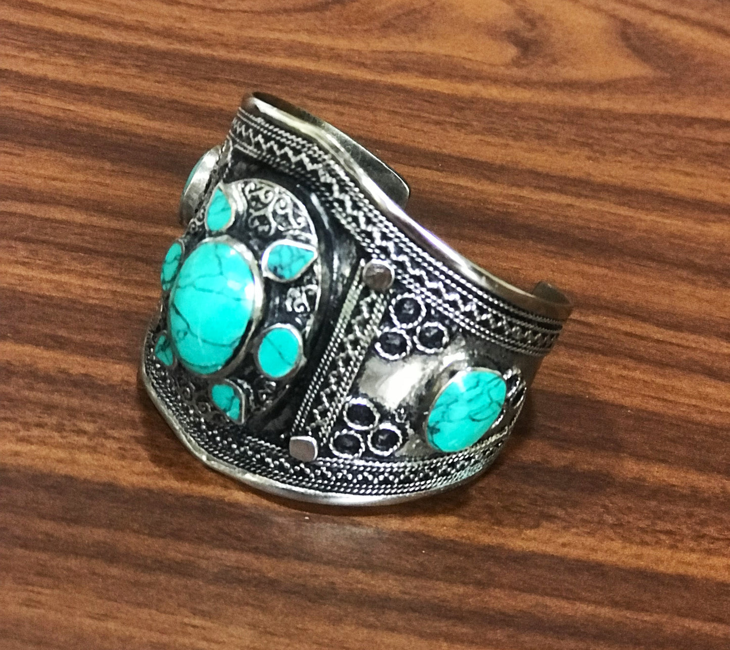 Elmira Turkmeni Handcuff