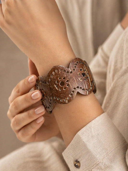 Rua Coco Shell Bangle