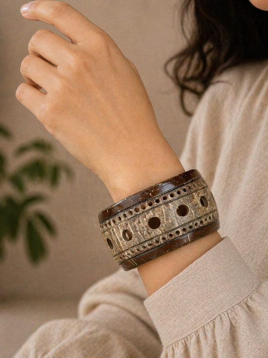 Miraan Coco Shell Bangle