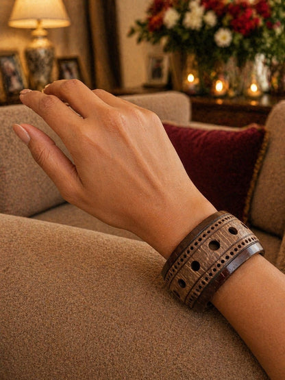 Miraan Coco Shell Bangle