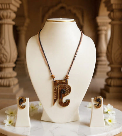Swara Coco Shell Necklace & Earring set