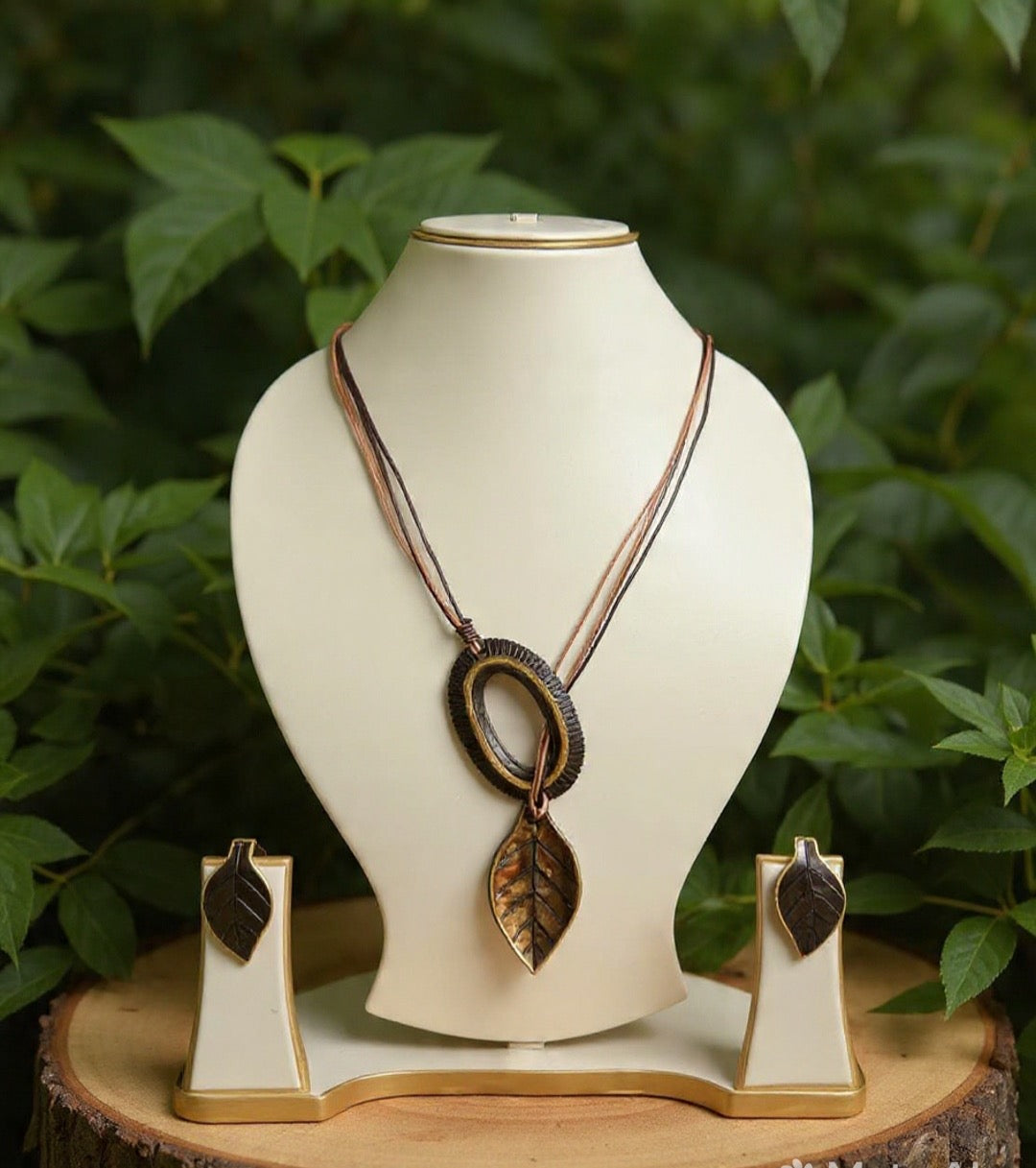 Luna Coco Shell Necklace & Earring set