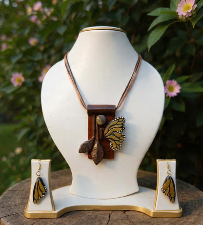 Navika Coco Shell Necklace & Earring set