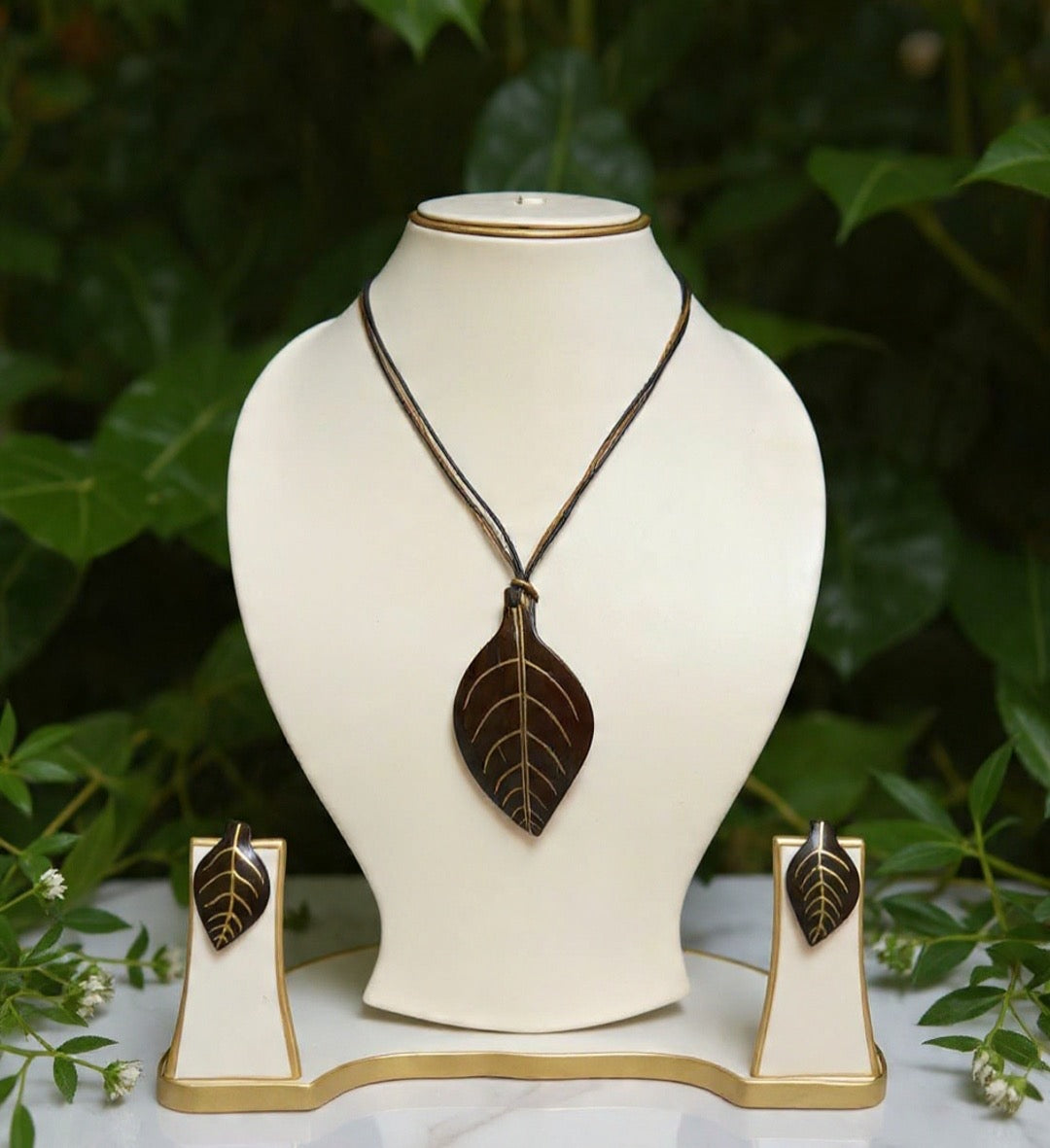 Tavishi Coco Shell Necklace & Earring set