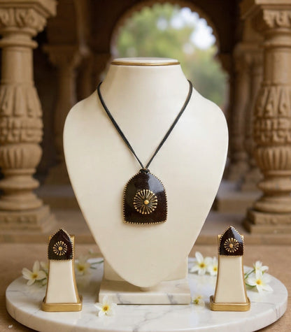 Trishika Coco Shell Necklace & Earring set