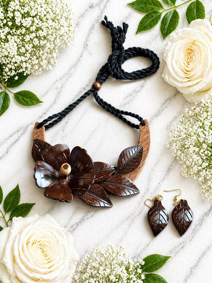 Miraya Coco Shell Necklace & Earring set
