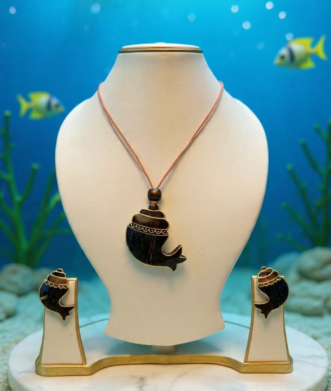 Nihira Coco Shell Necklace & Earring set