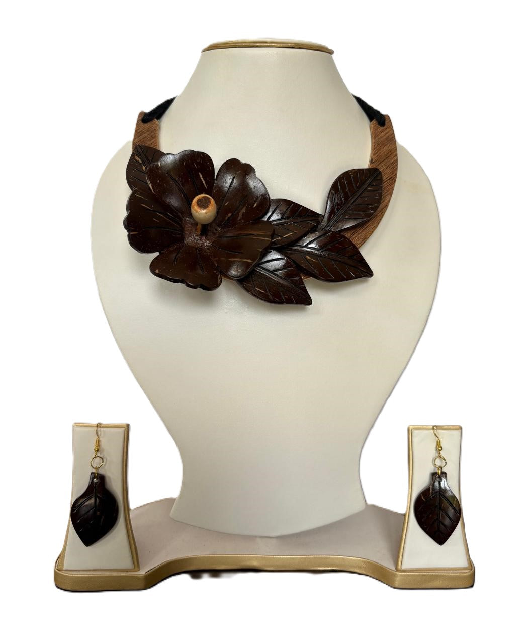 Miraya Coco Shell Necklace & Earring set