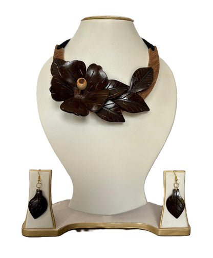 Miraya Coco Shell Necklace & Earring set
