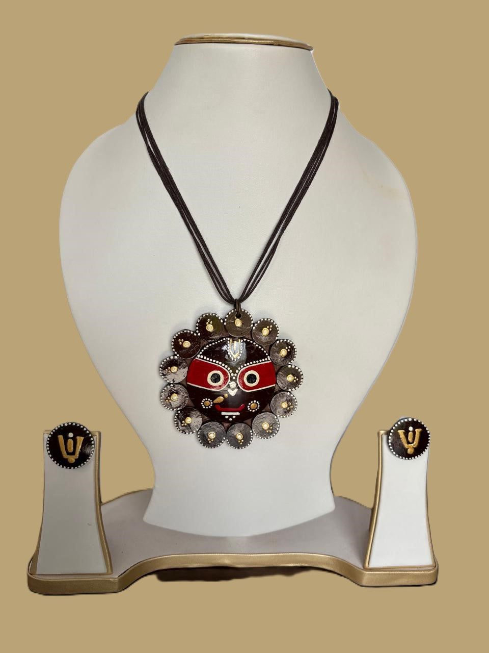 Jashwi Jagannatha Coco Shell Necklace & Earring set