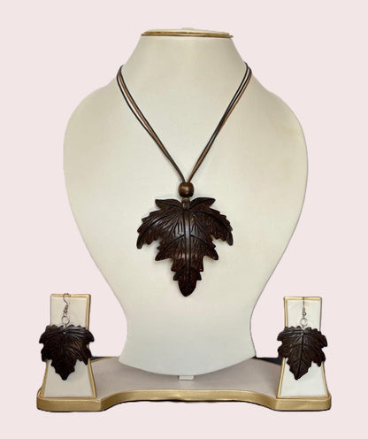 Sanaya Coco Shell Necklace & Earring set
