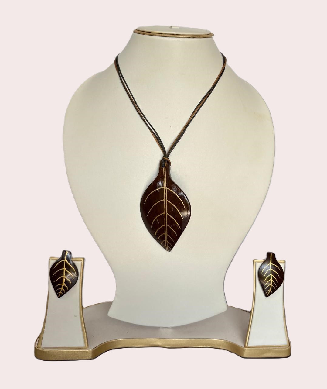 Tavishi Coco Shell Necklace & Earring set
