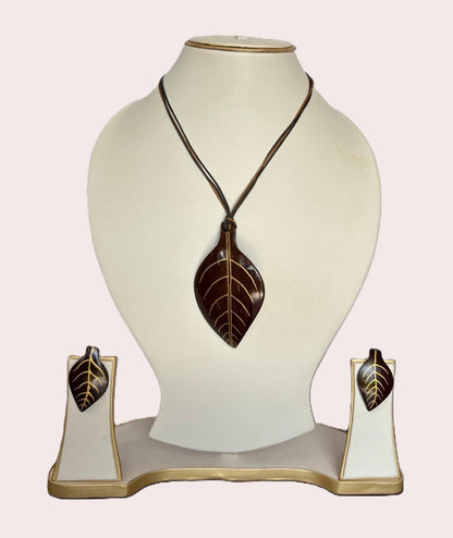 Tavishi Coco Shell Necklace & Earring set