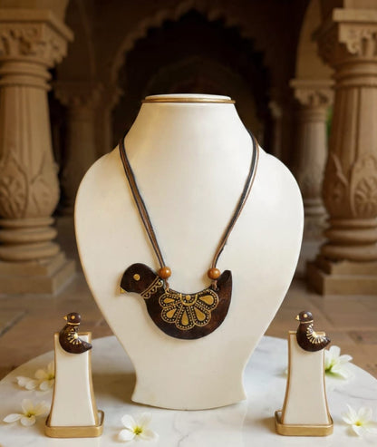 Cecilia Coco Shell Necklace & Earring set