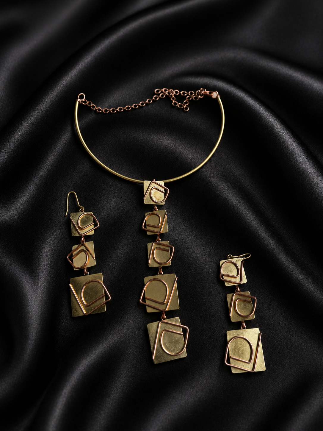 Siaraa Copper & Brass Necklace & Earring set