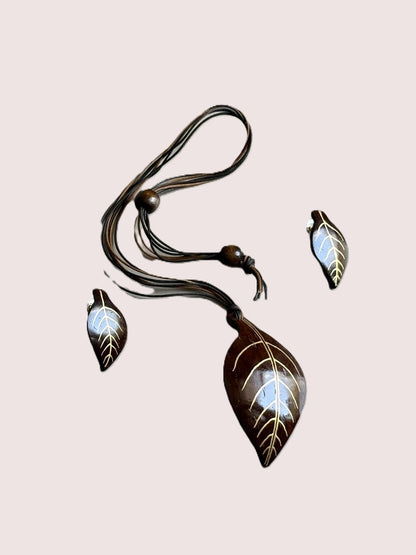 Tavishi Coco Shell Necklace & Earring set