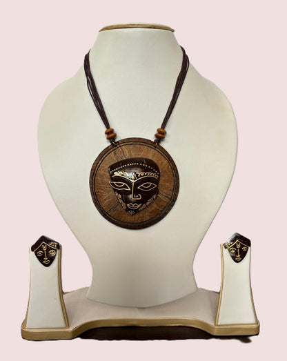 Janvika Durgaa Coco Shell Necklace & Earring set