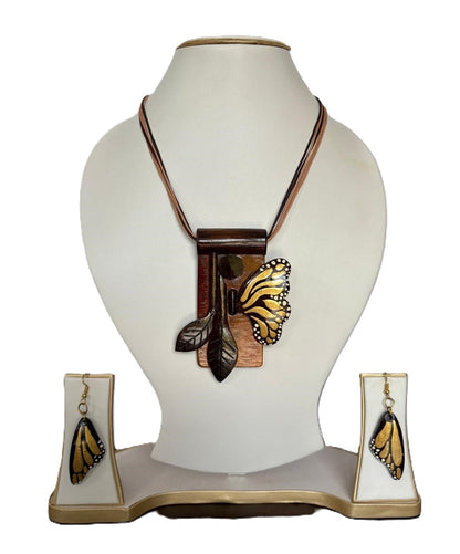Navika Coco Shell Necklace & Earring set
