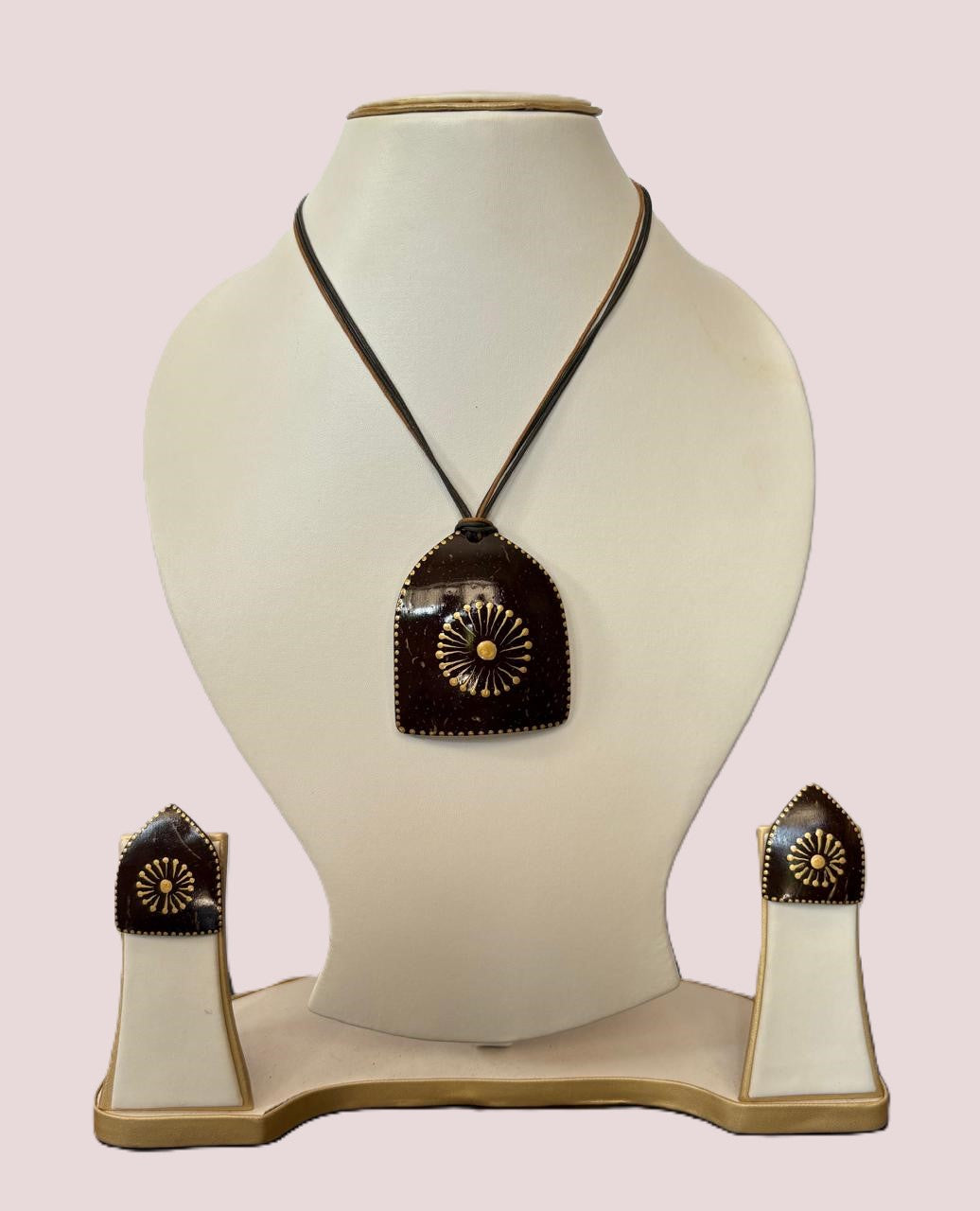Trishika Coco Shell Necklace & Earring set