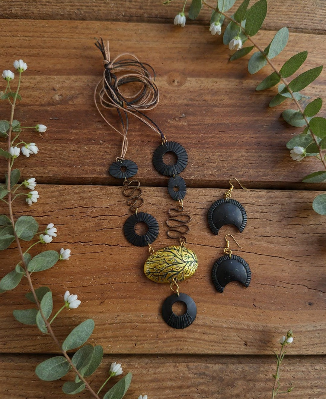 Jiyanshi Clay Necklace & Earring set