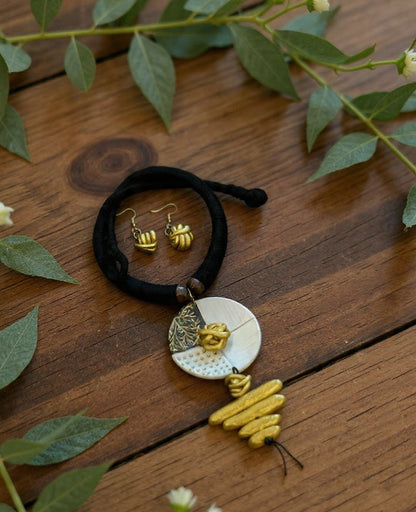 Dishani  Clay Necklace & Earring set