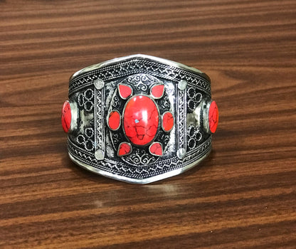 Fariza Turkmeni  Handcuff