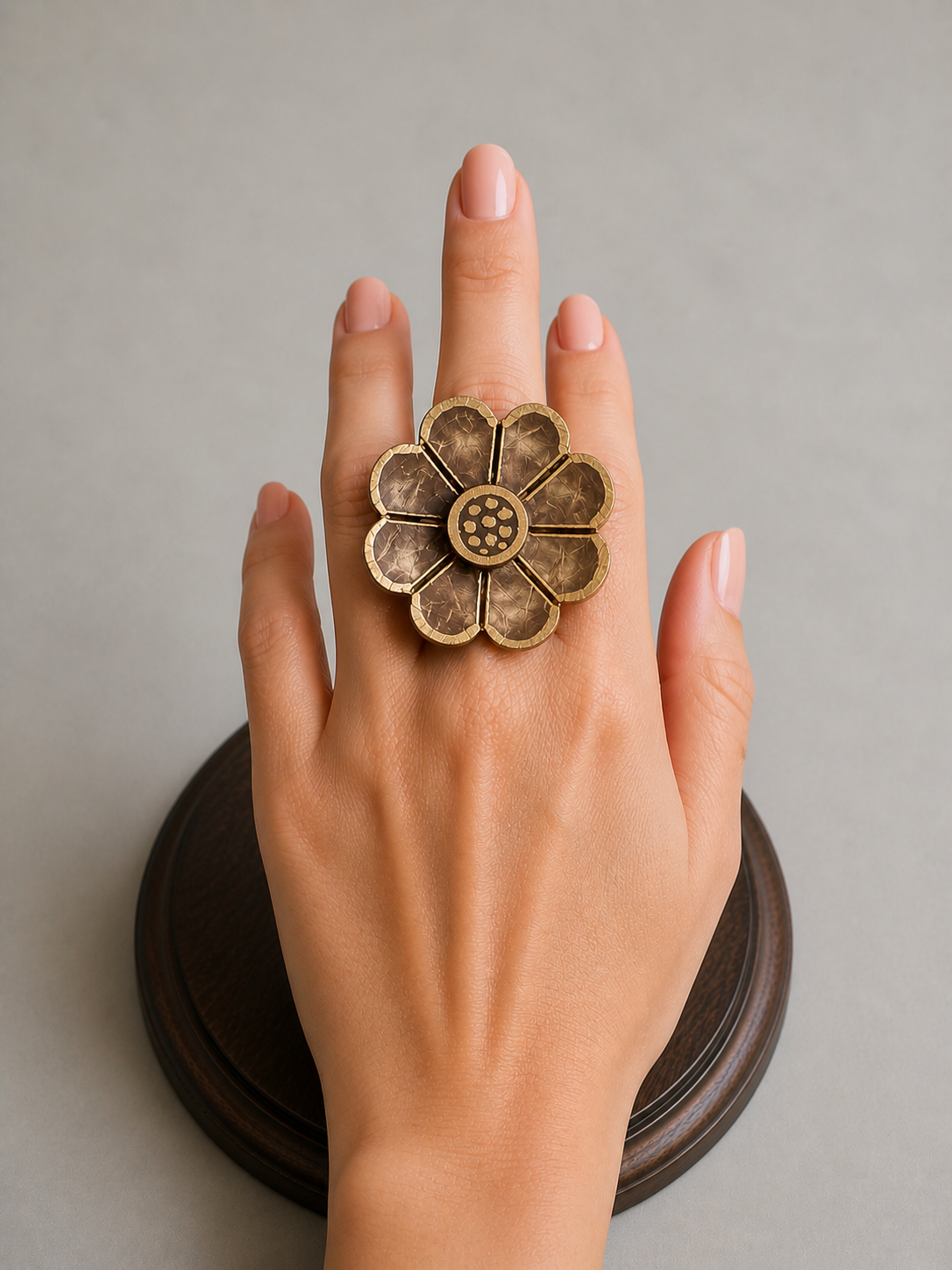 Freya Coco Shell Finger Ring